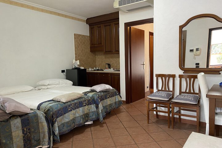 Room 7 of 166