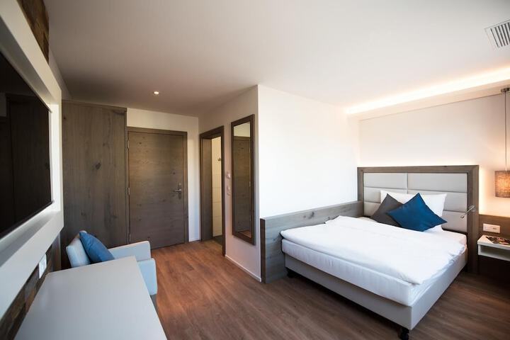 Room 9 of 29
