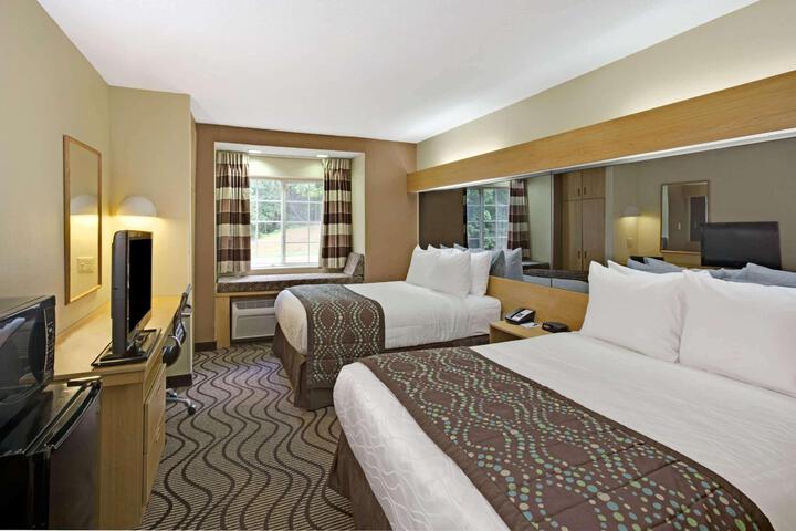 1 Queen Bed (1 of 17)