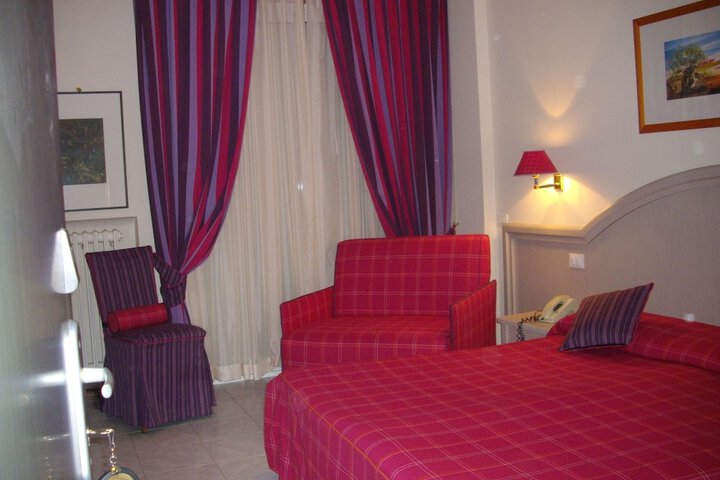 Room 6 of 87