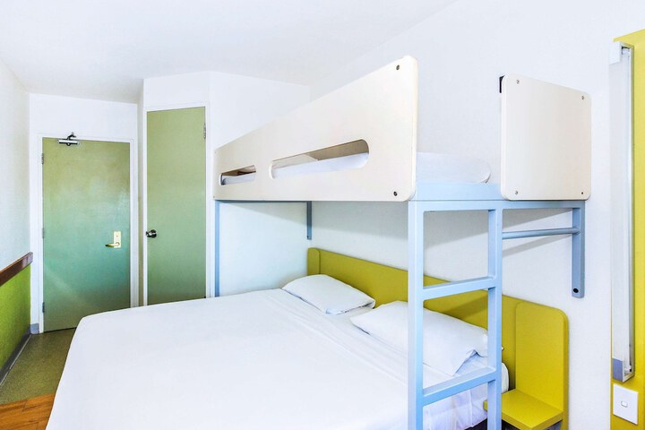 Room 12 of 32