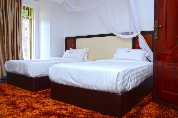 Room 13 of 40