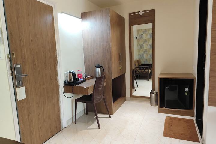 Room 16 of 46