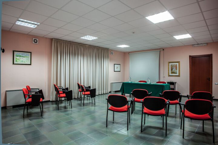 Business Center 31 of 35