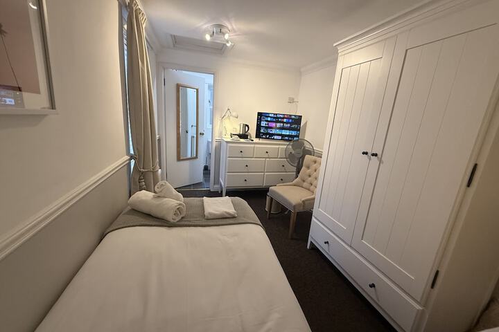Room 12 of 72