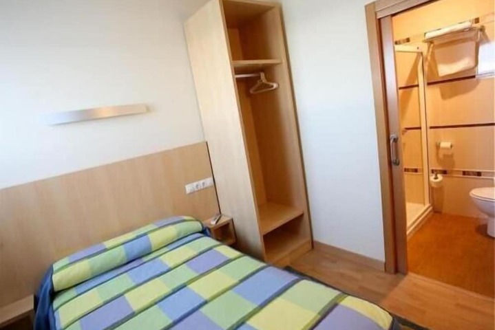 Room 14 of 34