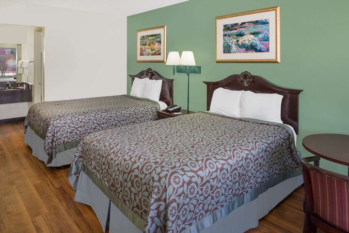 2 Double Beds (5 of 9)