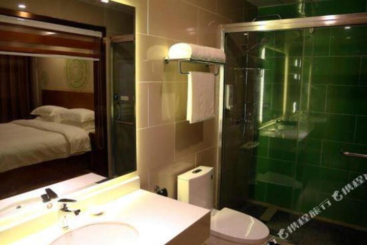 Home Inn Huaxuan Select Hotel (Weihai High-speed Railway Station Hanlefang Branch)