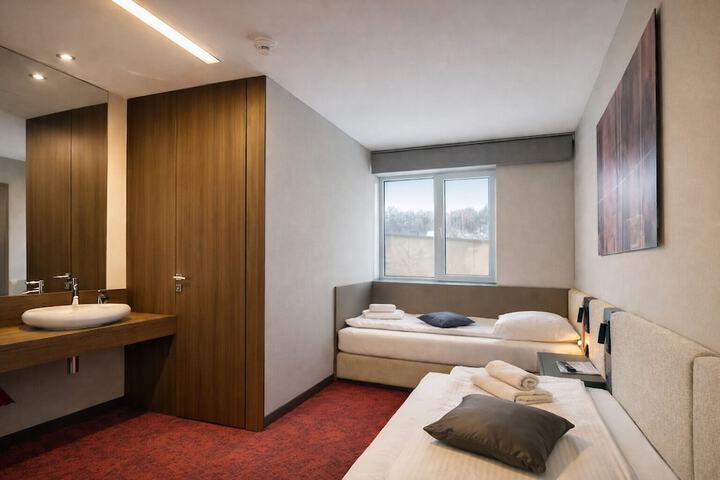 Room 45 of 96