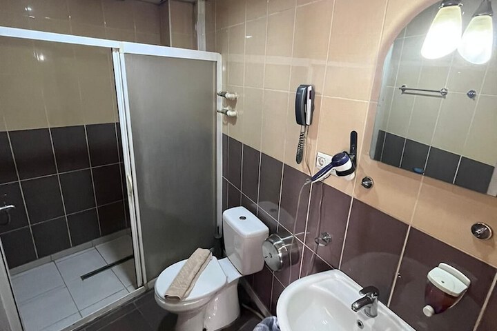 Room 12 of 27