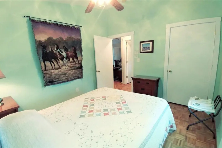 Room 5 of 18
