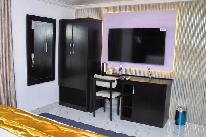 Room 3 of 46
