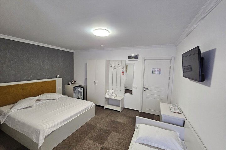 Room 12 of 34