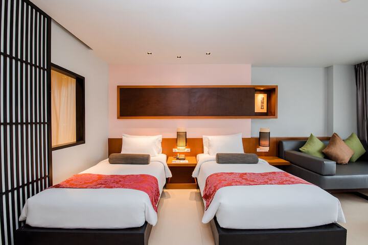 Room 11 of 37
