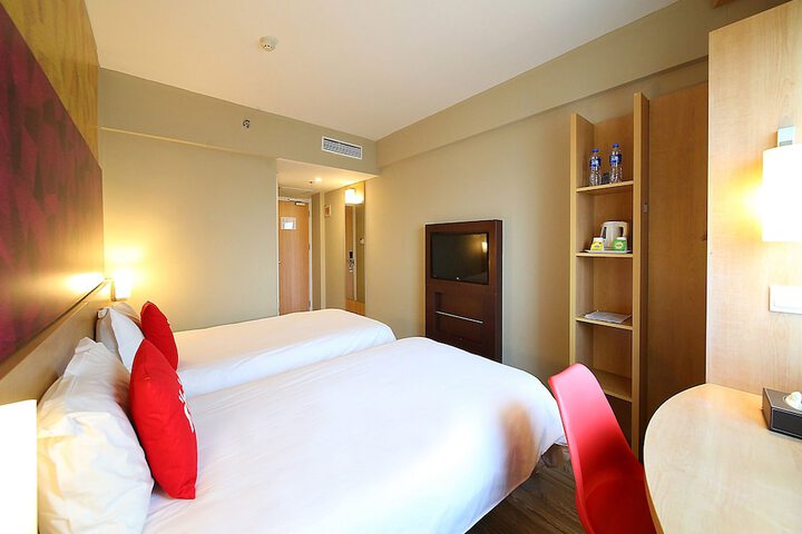 Room 8 of 70