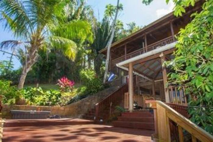 JUNGLE REEF INN
