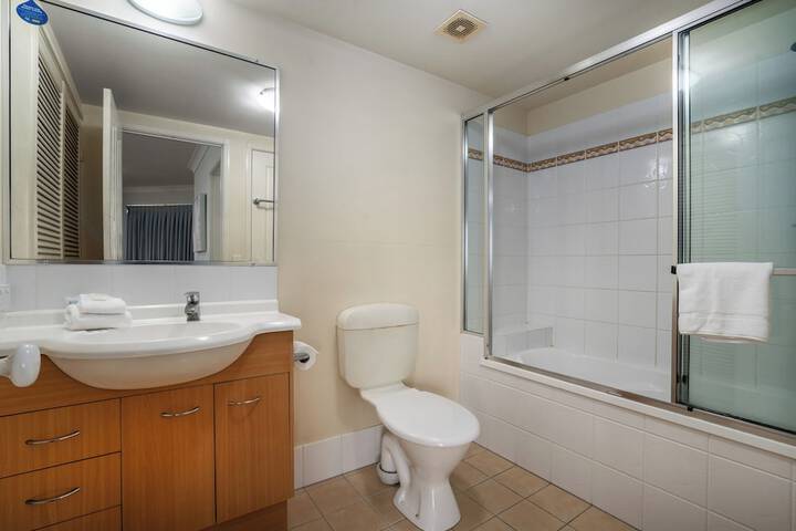 Room 100 of 148