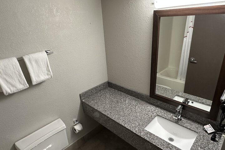 1 King Bed (16 of 16)