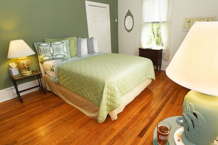 Room 6 of 23