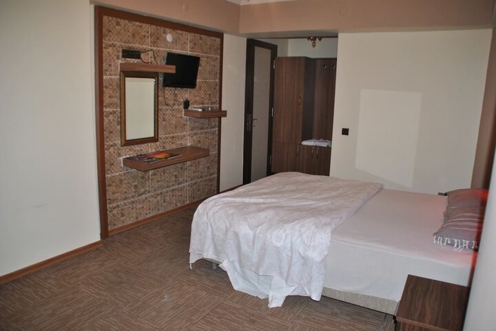 Room 4 of 19