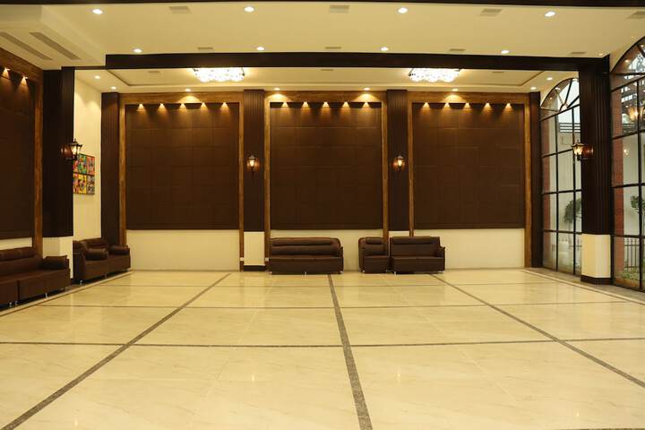 Ballroom/Hall 21 of 38