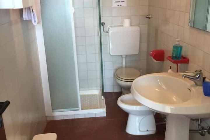 Room 6 of 20