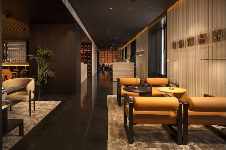 Lounge 158 of 171