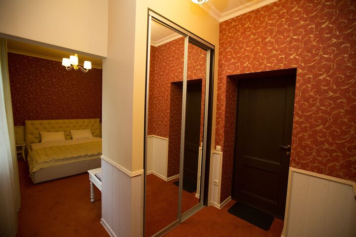 Room 20 of 66