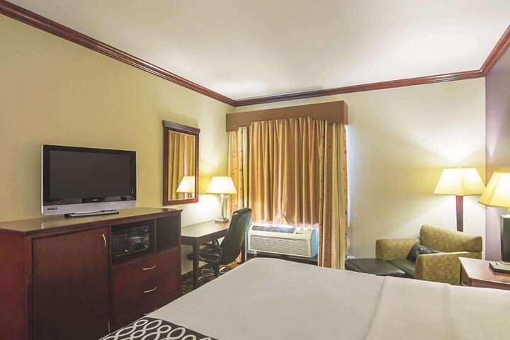 1 King Bed Mobility Accessible (9 of 14)
