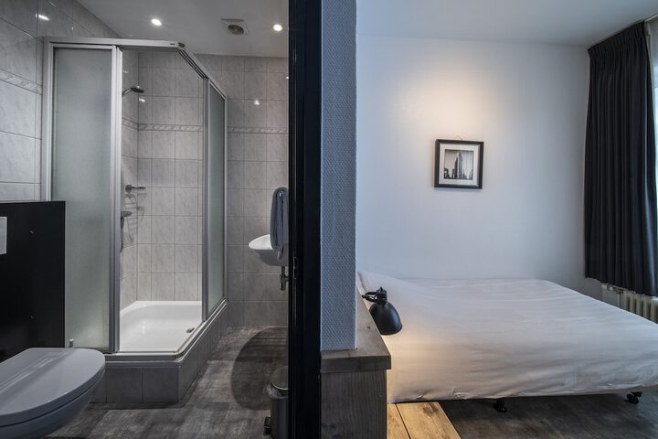 Room 14 of 30