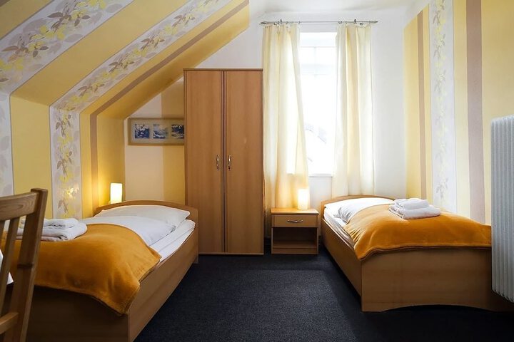Room 9 of 29