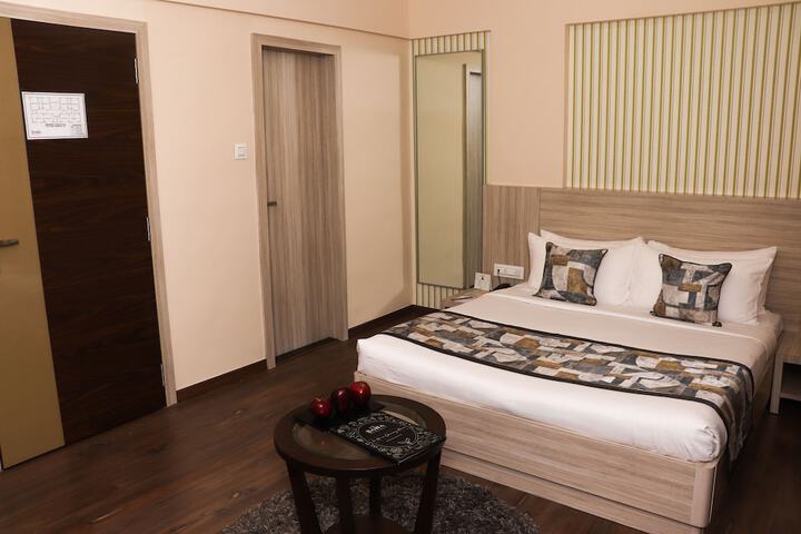 Room 13 of 27