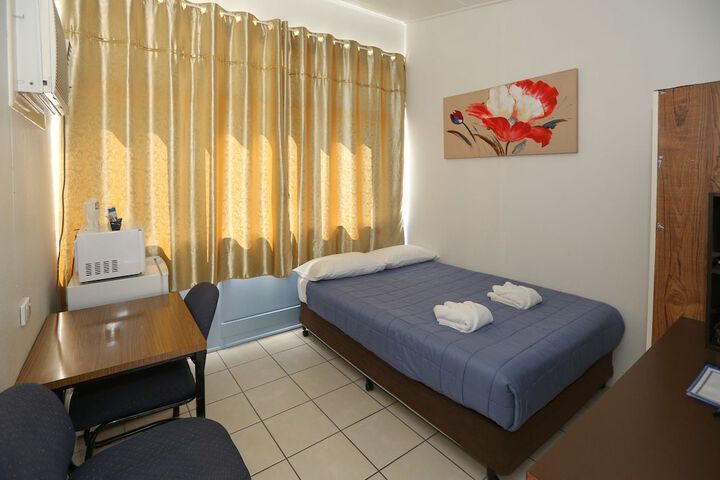Room 6 of 32