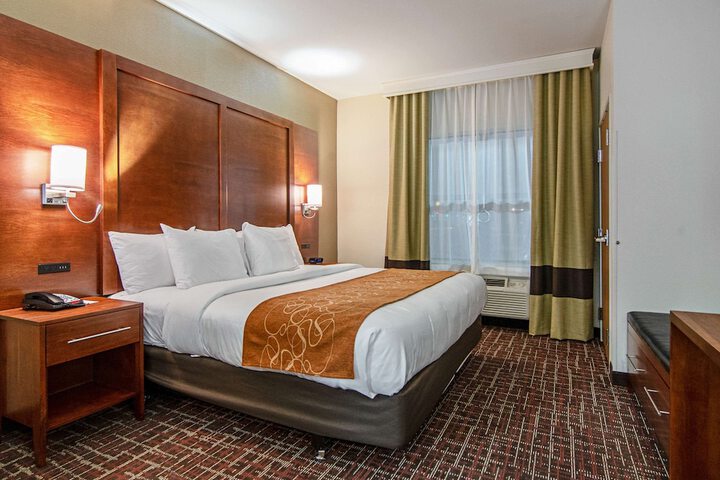 1 King Bed Suite (22 of 23)