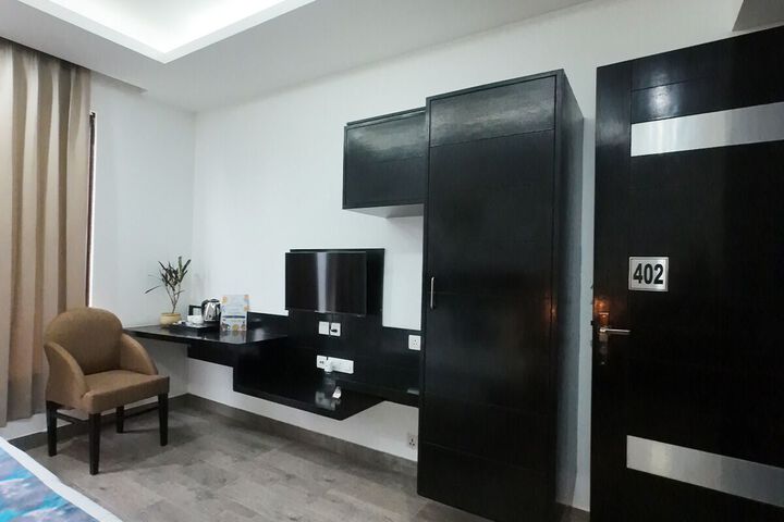 Room 14 of 20