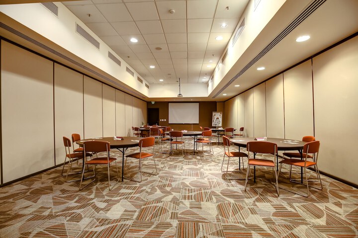 Ballroom/Hall 125 of 201