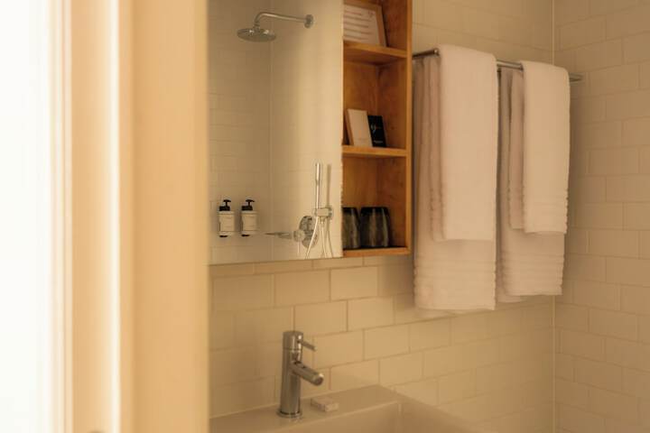 Room 43 of 59