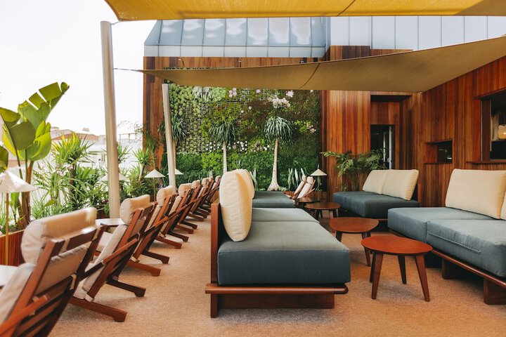Lounge 61 of 75