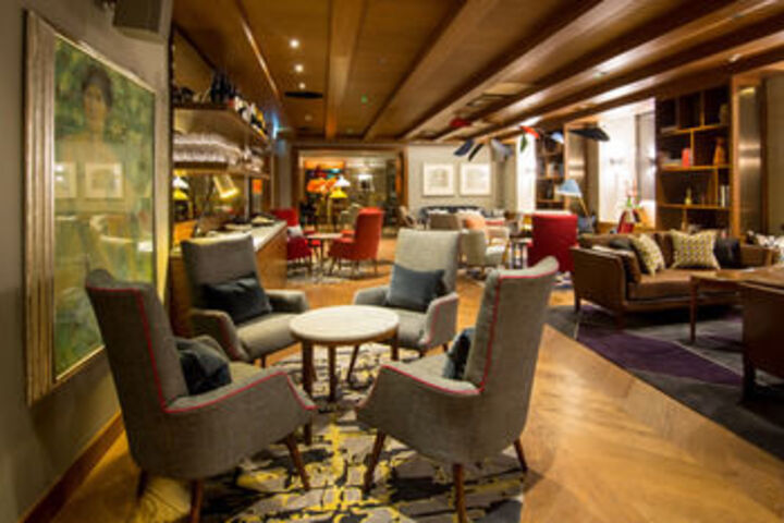 Lounge 50 of 65