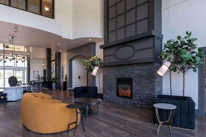 Entrance & Lobby