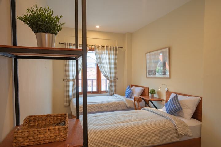Room 8 of 17