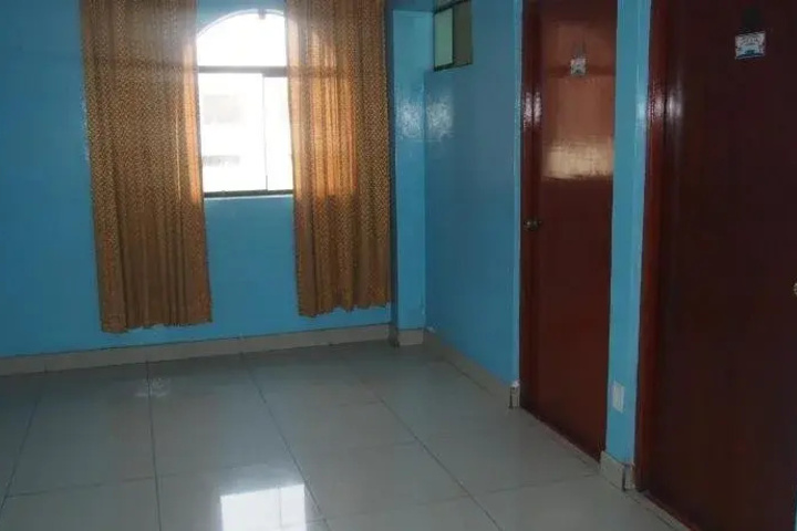 Room 12 of 16
