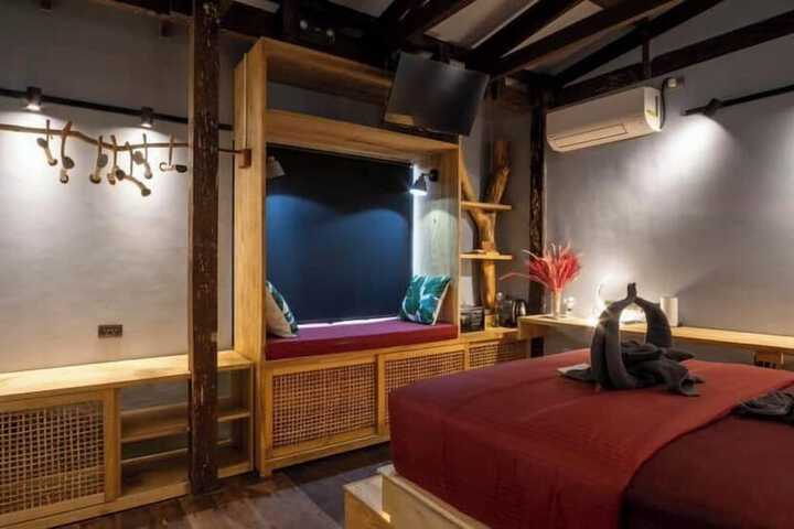 Room 13 of 24