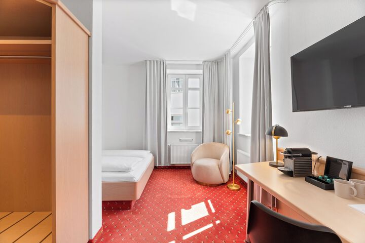 Room 4 of 88