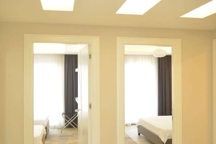 Room 6 of 27