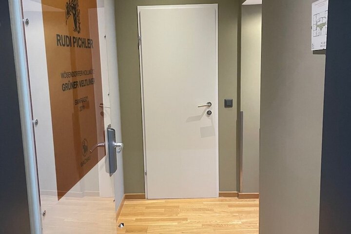 Room 37 of 104