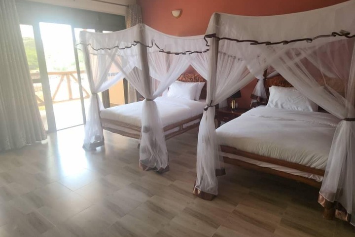 Room 10 of 30
