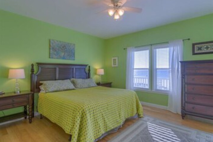Room 34 of 34