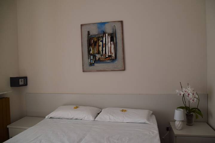 Room 2 of 8
