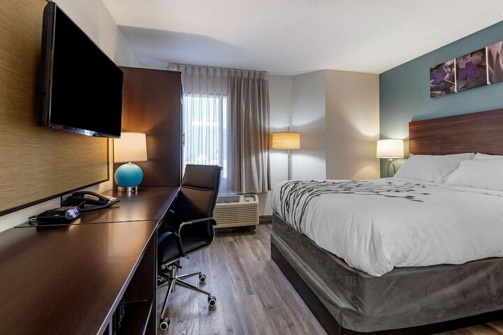 Queen Bed Accessible (5 of 13)